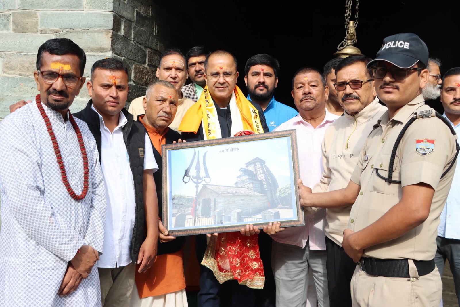 गृह सचिव उत्तराखण्ड शासन ने गोपीनाथ मंदिर में किए दर्शन
