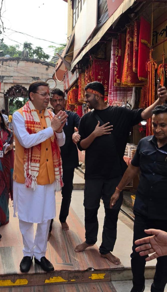 मुख्यमंत्री पुष्कर सिंह धामी ने आज गुवाहाटी (असम) में स्थित प्रसिद्ध श्री कामाख्या देवी मंदिर में दर्शन एवं विधिवत पूजा-अर्चना की