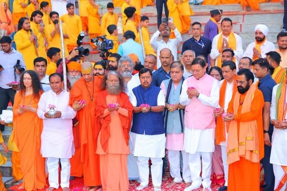 मुख्यमंत्री  पुष्कर सिंह धामी एवं भारतीय जनता पार्टी के राष्ट्रीय अध्यक्ष  नितिन नबीन ने आज ऋषिकेश स्थित परमार्थ निकेतन पहुंचकर विधिवत गंगा पूजन एवं भव्य गंगा आरती में सहभाग किया। इस अवसर पर दोनों नेताओं ने मां गंगा से देश एवं प्रदेशवासियों के सुख, शांति, समृद्धि एवं उत्तम स्वास्थ्य की कामना की।