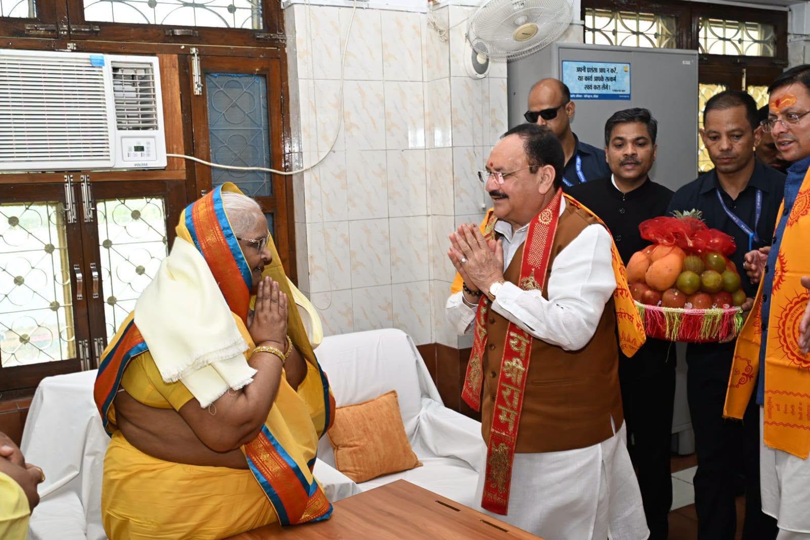 केंद्रीय स्वास्थ्य एवं परिवार कल्याण मंत्री जे.पी. नड्डा एवं मुख्यमंत्री पुष्कर सिंह धामी ने आज शांतिकुंज पहुंचकर गायत्री परिवार की अधिष्ठात्री श्रद्धेया शैल दीदी से भेंट की