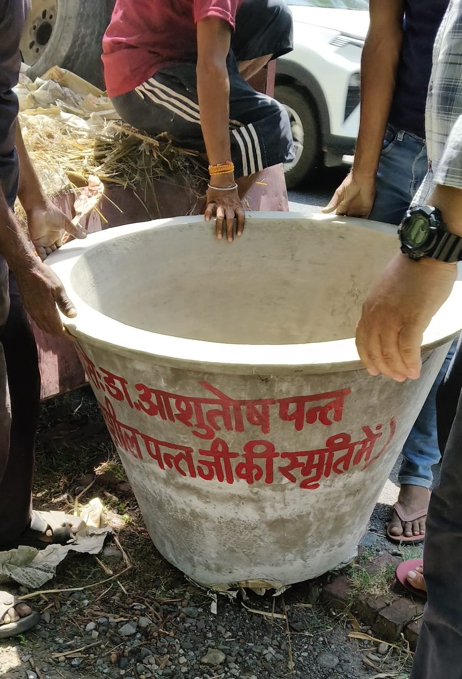 टांडा जंगल में पशुओं के लिये पानी की व्यवस्था की गई।