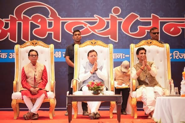 मुख्यमंत्री ने समाज और साहित्य के क्षेत्र में प्रेरणादायी कार्य कर रहे कवि, कवित्रियों एवम् साहित्यकारों को उनके उत्कृष्ट योगदान के लिए सम्मानित किया