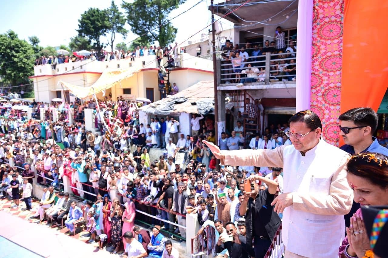 मुख्यमंत्री पुष्कर सिंह धामी ने आज स्वतंत्रता संग्राम सेनानी श्री केदार सिंह स्टेडियम, नागथात, देहरादून में आयोजित जौनसार बावर लोक सांस्कृतिक महोत्सव एवं क्रीड़ा समारोह-2026 में प्रतिभाग किया