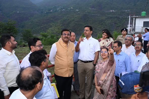 मुख्य सचिव आनंद बर्द्धन द्वारा जनपद टिहरी गढ़वाल क्षेत्रांतर्गत टिहरी झील के समीप कोटी–जाख–डोबरा पुल तक निर्माणाधीन पर्यटन रोड तथा डोबरा पुल क्षेत्र में पर्यटन विभाग द्वारा संचालित ईको पार्क निर्माण कार्यों का स्थलीय निरीक्षण किया गया।