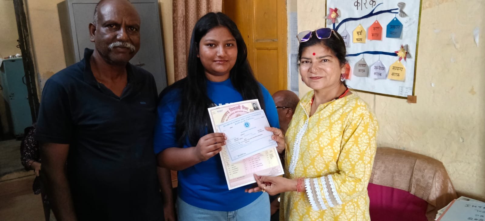 मलिन बस्ती की बेटी दृष्टि ने बदली अपनी तकदीर, इंटरमीडिएट परीक्षा दूसरी श्रेणी से उत्तीर्ण