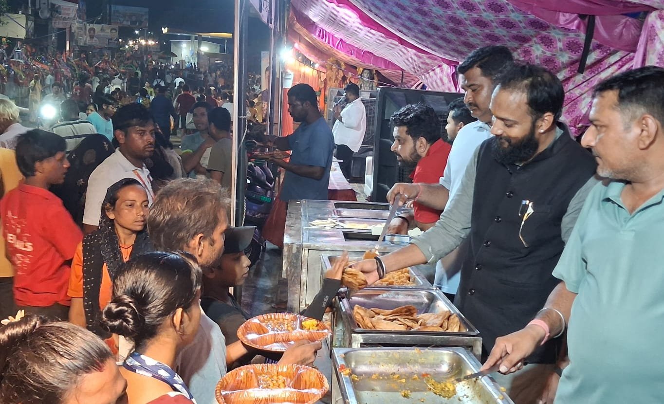कांवड़ सेवा शिविर में शिवभक्तों की सेवा कर इं०चैरब जैन ने श्रद्धा,सेवा और समर्पण का पेश किया अनुपम उदाहरण