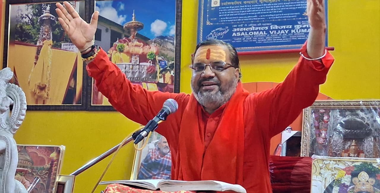 ज्योतिष गुरुकुलम में चल रही श्रीशिव महापुराण कथा में आचार्य रमेश सेमवाल जी महाराज ने गौ माता की महिमा का किया वर्णन