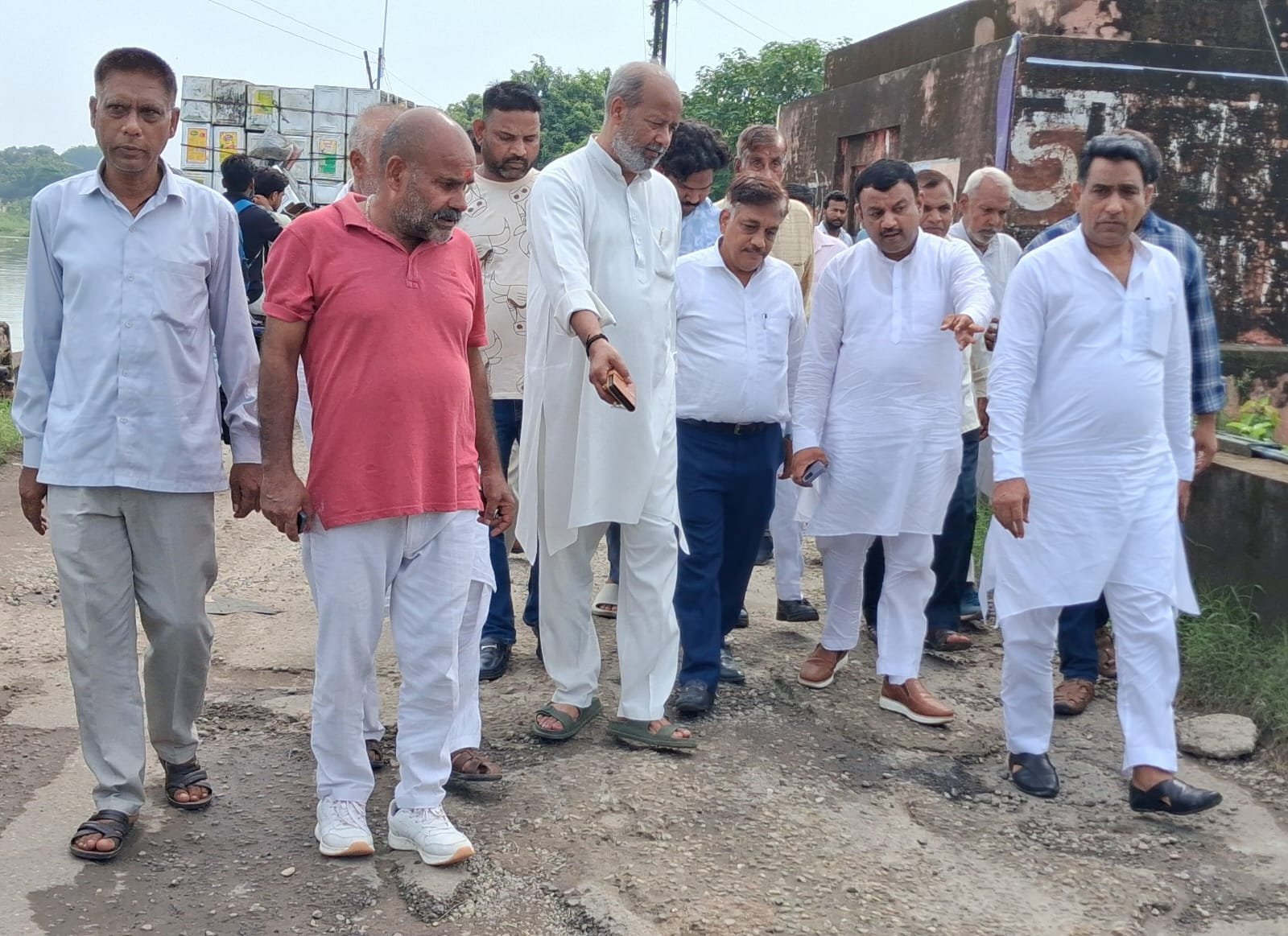 सोलानी नदी पुल पर गड्ढे व कलियर मार्ग की बदहाली के खिलाफ महानगर कांग्रेस का धरना,की शीघ्र मरम्मत की मांग