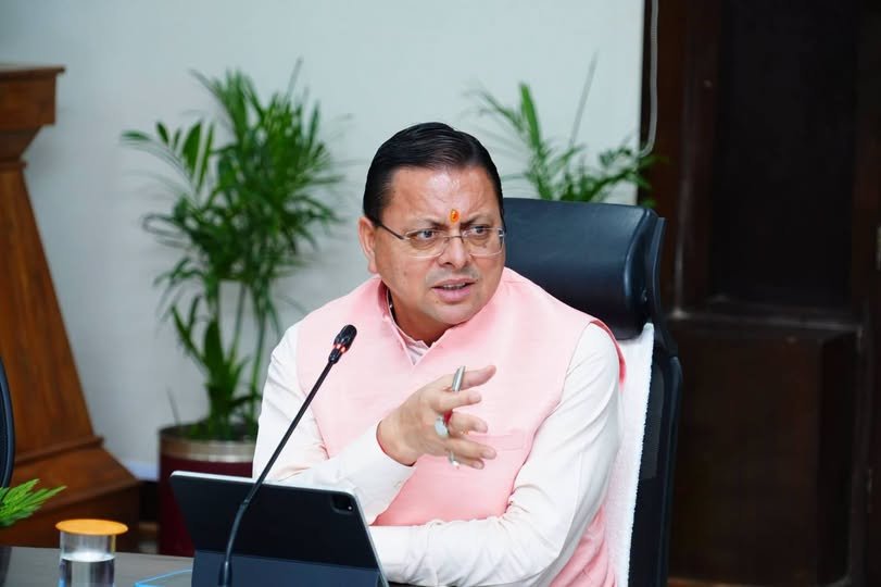 मुख्यमंत्री ने डीएम चमोली एवं मंडलायुक्त गढ़वाल से स्थिति की जानकारी लेते हुए राहत-बचाव, आवश्यक वस्तुओं की आपूर्ति और कनेक्टिविटी बहाली को लेकर स्पष्ट दिशा-निर्देश दिए