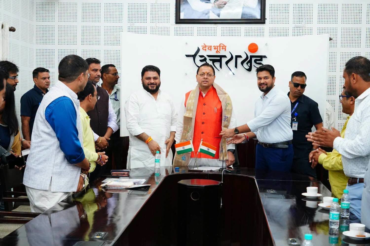 सेवा संकल्प अभियान के तहत हरियाणा जाएंगे उत्तराखंड के युवा, सीएम धामी ने किया दल को फ्लैग ऑफ