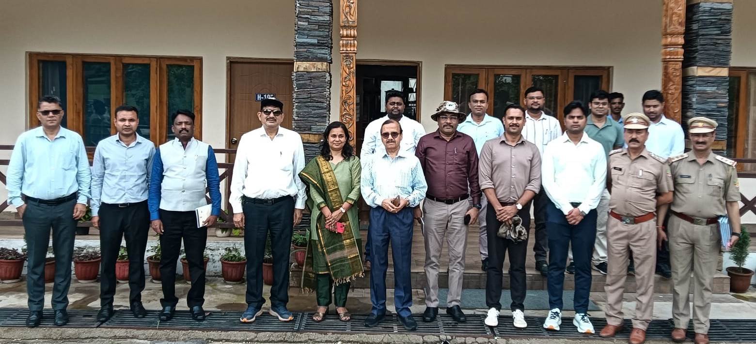 विभिन्न राज्यों से आए 20 IFS अधिकारियों ने किया ‘लेखक गांव’ का भ्रमण