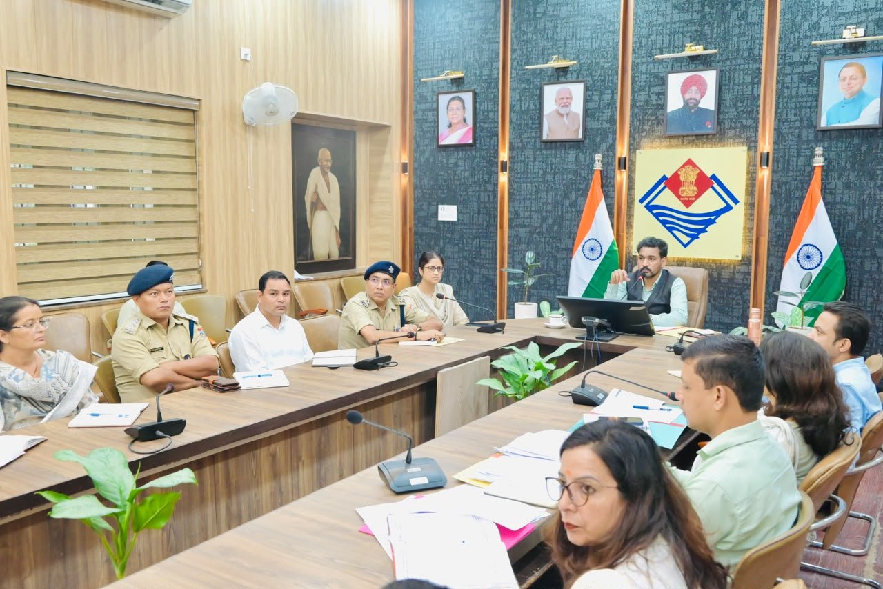 पर्यावरण पहल- स्टोन क्रेशरों के लिए 1000 पौधे लगाना अनिवार्य-डीएम