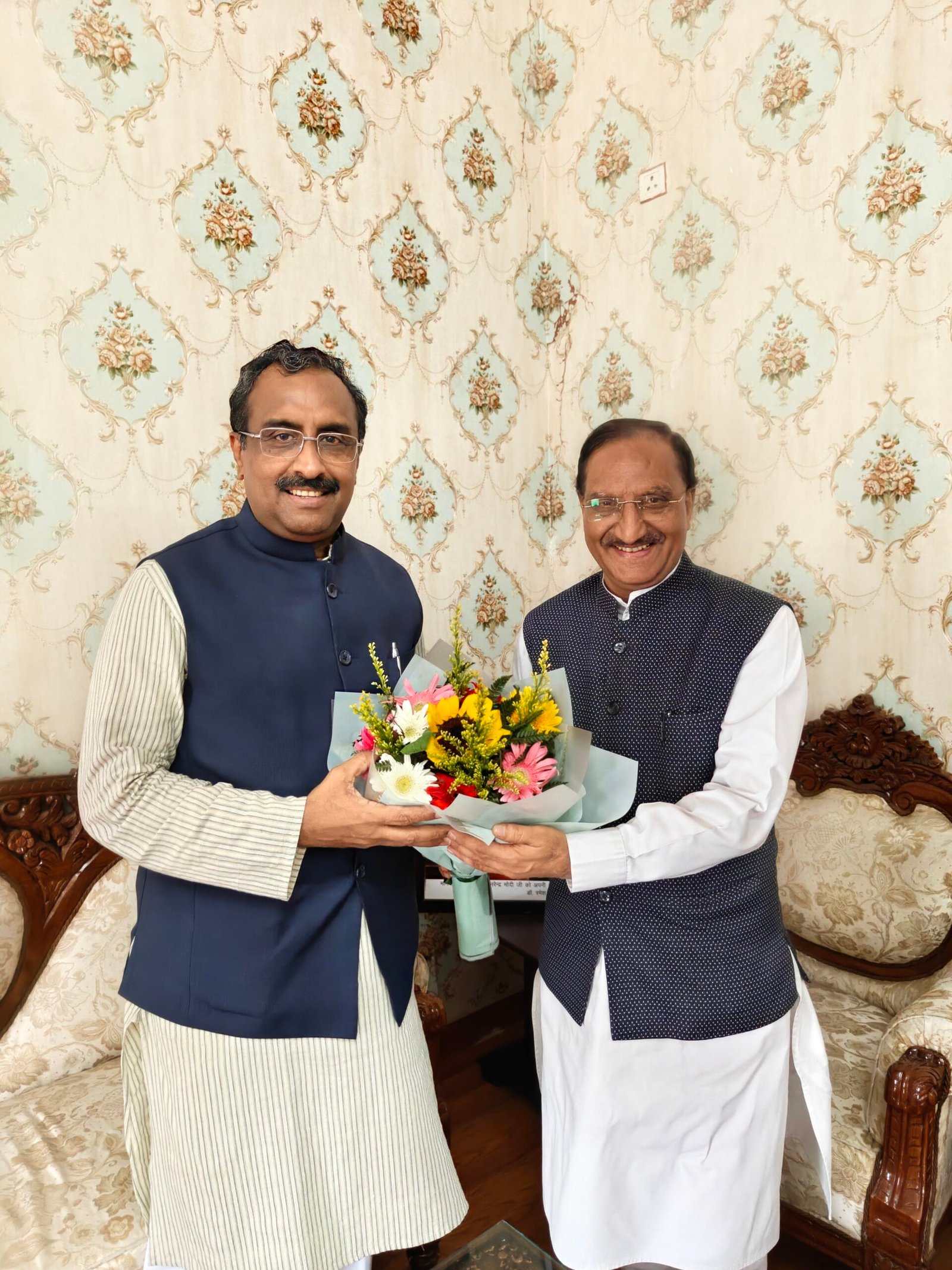 राम माधव और डॉ. ‘निशंक’ की हुई भेंट
