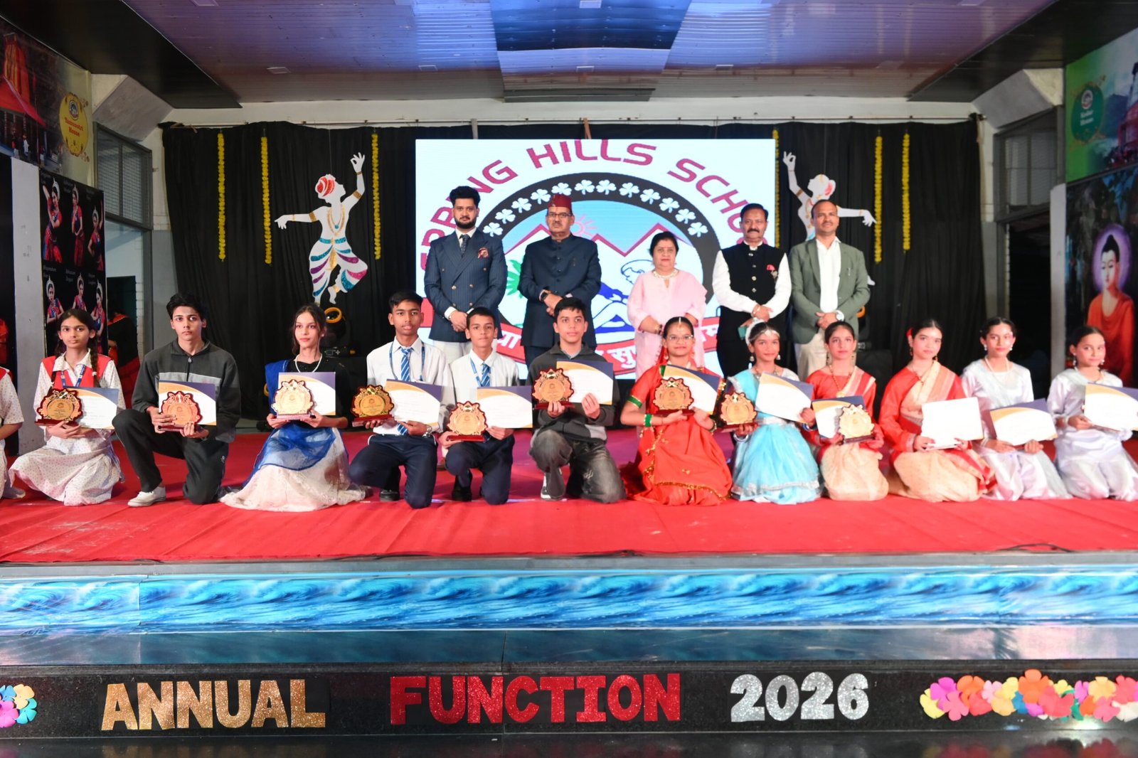 स्प्रिंग हिल्स स्कूल के वार्षिकोत्सव में शामिल हुए कैबिनेट मंत्री गणेश जोशी, मेधावी विद्यार्थियों को किया सम्मानित