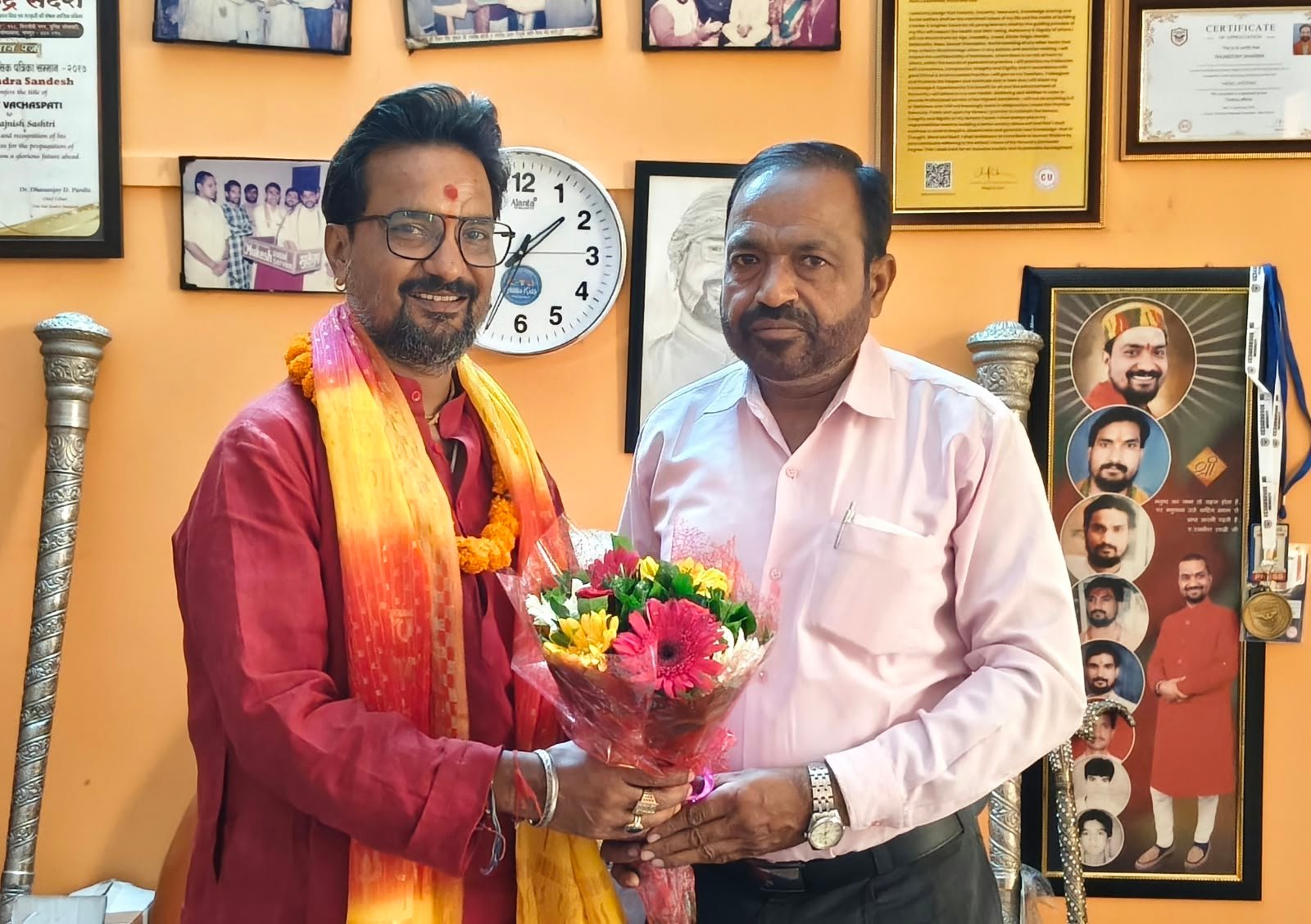 डायरेक्ट्रेट की मानक उपाधि मिलने पर आचार्य रजनीश शास्त्री जी महाराज का किया स्वागत,नगरवासियों के लिए गर्व की बात